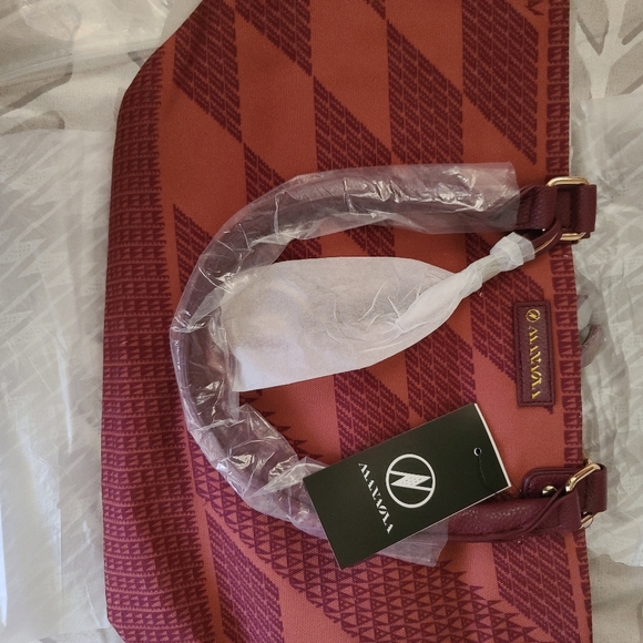 MANAOLA HANDBAG - Picture 1 of 12